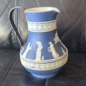 💙 Unique Wedgwood Pitcher